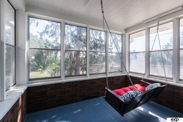 2104 F Street, Omaha, NE 68107