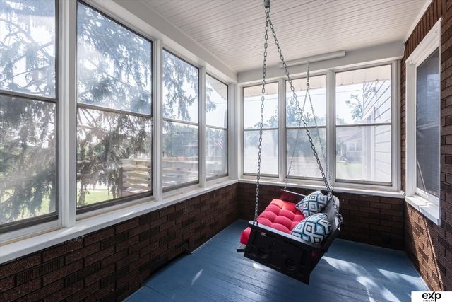 2104 F Street, Omaha, NE 68107