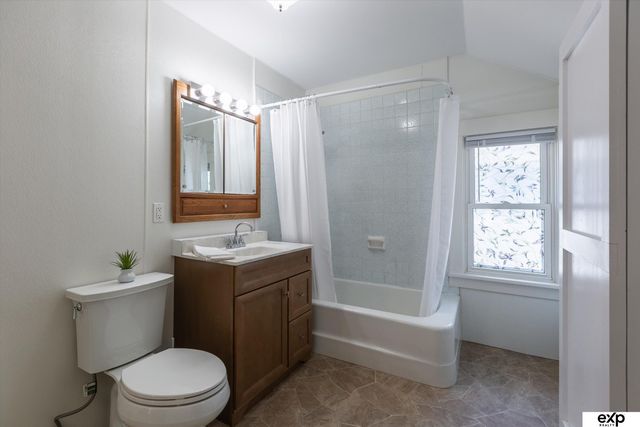 2104 F Street, Omaha, NE 68107