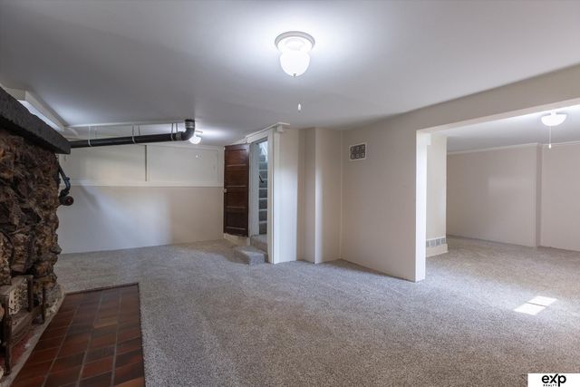 2104 F Street, Omaha, NE 68107