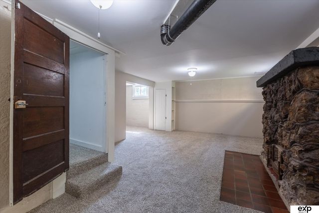 2104 F Street, Omaha, NE 68107