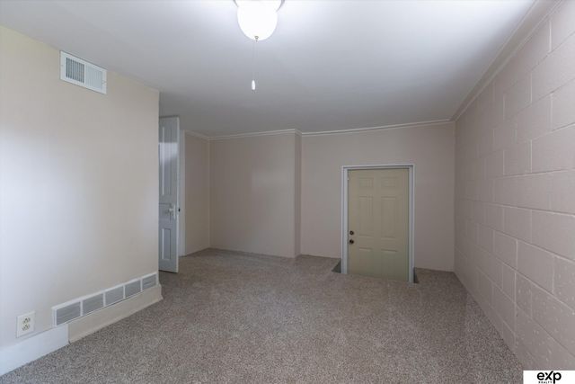 2104 F Street, Omaha, NE 68107