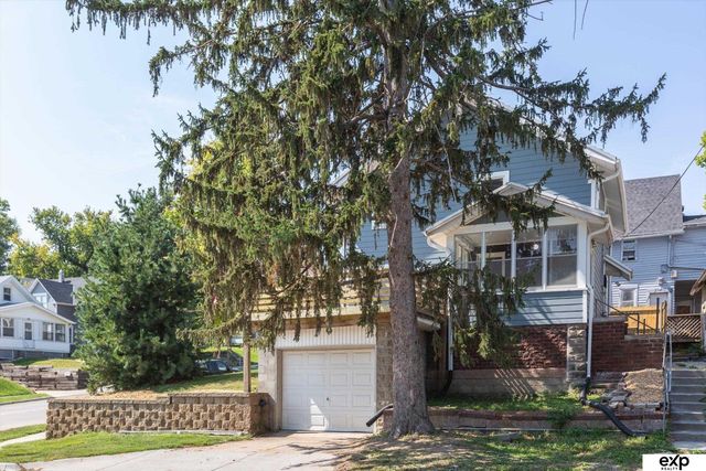 2104 F Street, Omaha, NE 68107