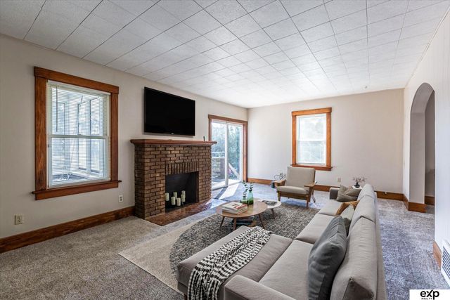 2104 F Street, Omaha, NE 68107