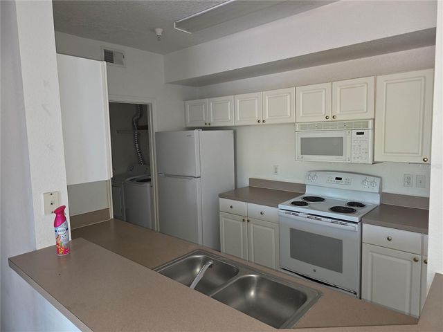 5554 METROWEST BOULEVARD 202, Orlando, FL 32811