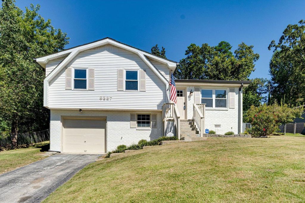 8327 Middle Road, Ooltewah, TN 37363