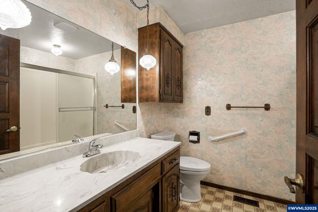 5027 Charleston Dr SE, Salem, OR 97317