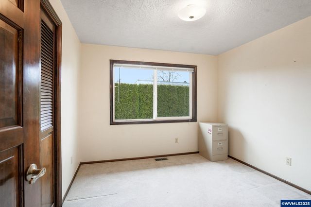 5027 Charleston Dr SE, Salem, OR 97317