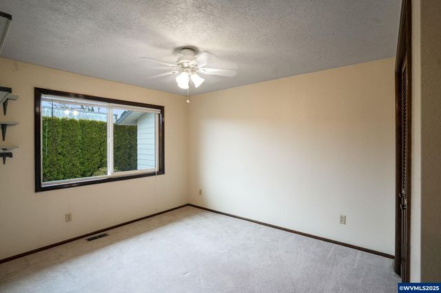 5027 Charleston Dr SE, Salem, OR 97317