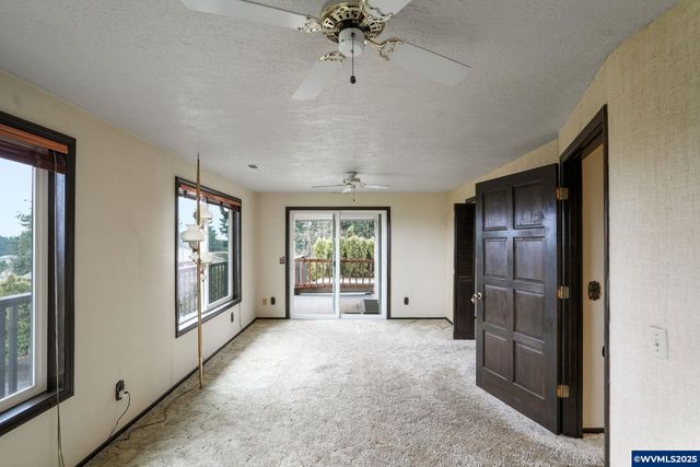 5027 Charleston Dr SE, Salem, OR 97317