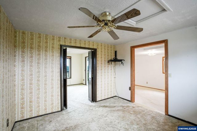 5027 Charleston Dr SE, Salem, OR 97317