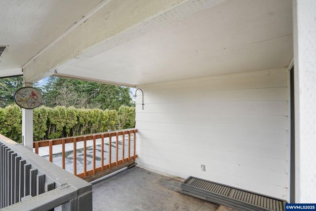 5027 Charleston Dr SE, Salem, OR 97317