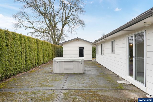 5027 Charleston Dr SE, Salem, OR 97317