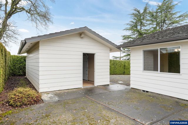 5027 Charleston Dr SE, Salem, OR 97317