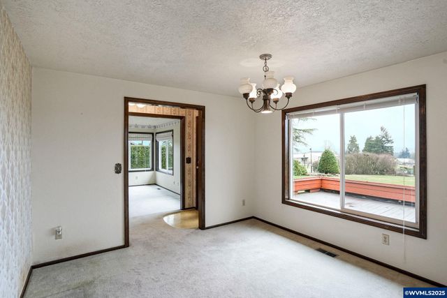 5027 Charleston Dr SE, Salem, OR 97317