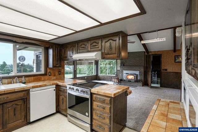 5027 Charleston Dr SE, Salem, OR 97317