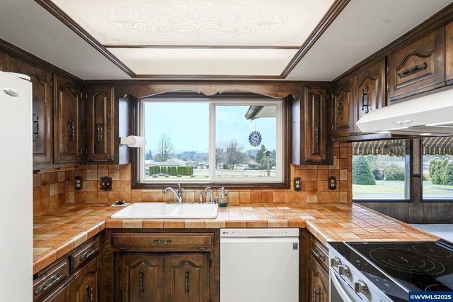 5027 Charleston Dr SE, Salem, OR 97317