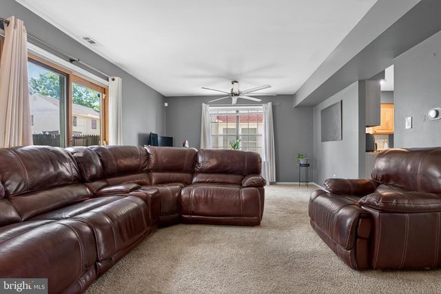 18 HYACINTH LN, Sicklerville, NJ 08081