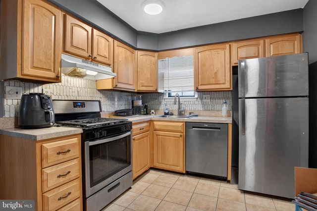 18 HYACINTH LN, Sicklerville, NJ 08081