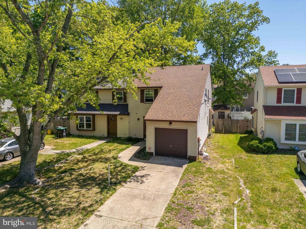 18 HYACINTH LN, Sicklerville, NJ 08081