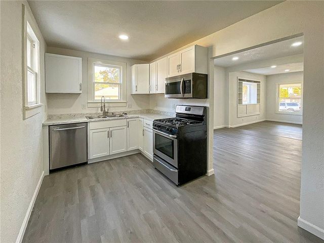 1935 E 7th Street, Sedalia, MO 65301