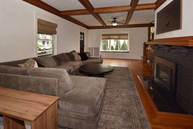 105 Edgewood Ave, Longmeadow, MA 01106