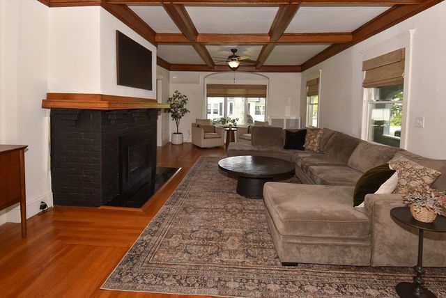 105 Edgewood Ave, Longmeadow, MA 01106