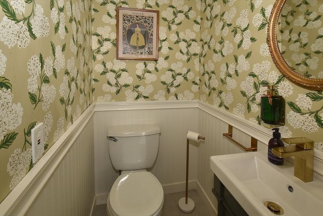 105 Edgewood Ave, Longmeadow, MA 01106
