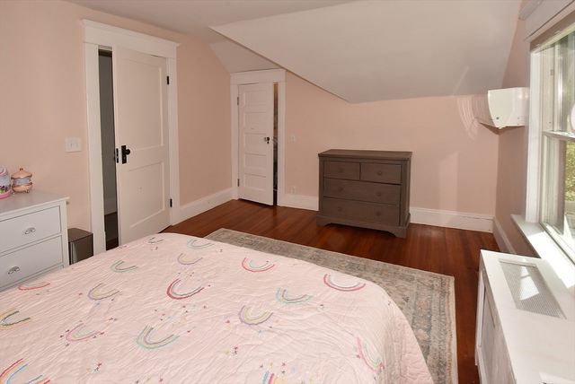 105 Edgewood Ave, Longmeadow, MA 01106