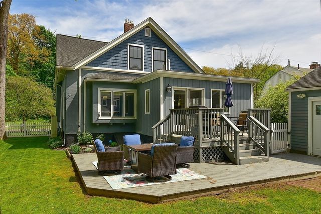 105 Edgewood Ave, Longmeadow, MA 01106
