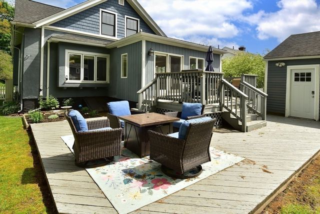 105 Edgewood Ave, Longmeadow, MA 01106