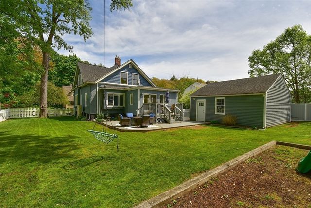 105 Edgewood Ave, Longmeadow, MA 01106