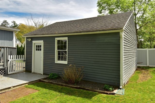 105 Edgewood Ave, Longmeadow, MA 01106