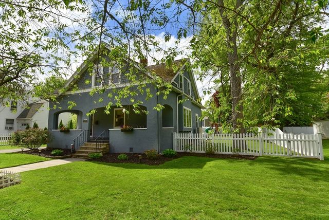 105 Edgewood Ave, Longmeadow, MA 01106
