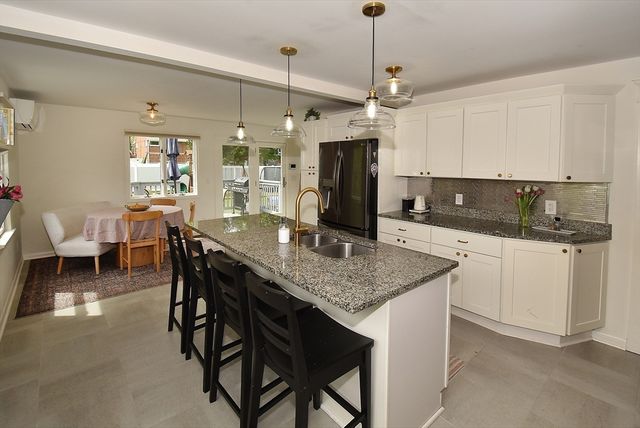 105 Edgewood Ave, Longmeadow, MA 01106
