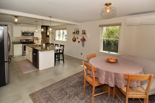 105 Edgewood Ave, Longmeadow, MA 01106