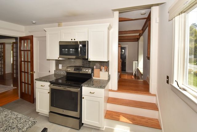 105 Edgewood Ave, Longmeadow, MA 01106