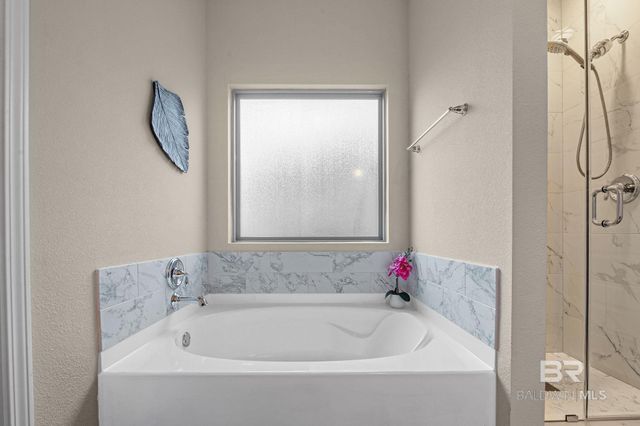 335 Thornhill Circle, Gulf Shores, AL 36542