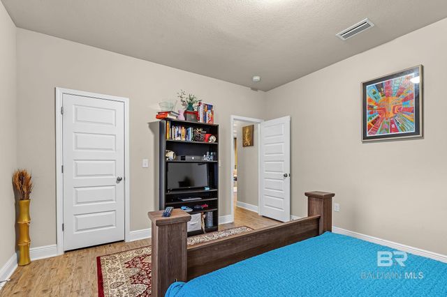 335 Thornhill Circle, Gulf Shores, AL 36542