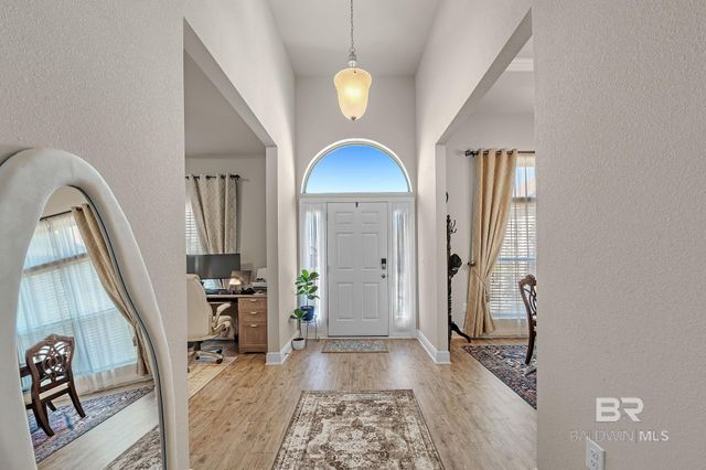 335 Thornhill Circle, Gulf Shores, AL 36542