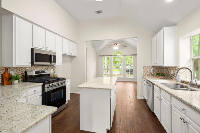 22 N Hollylaurel Circle, The Woodlands, TX 77382