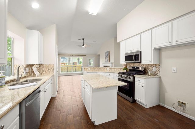 22 N Hollylaurel Circle, The Woodlands, TX 77382