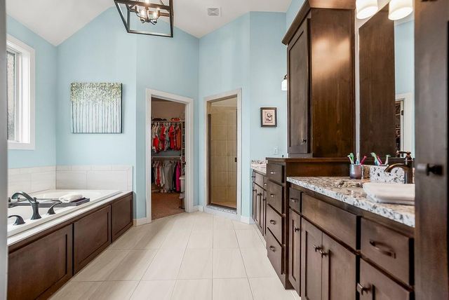 7928 Apache Road, Lenexa, KS 66227