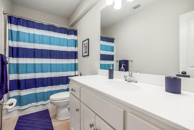 7928 Apache Road, Lenexa, KS 66227