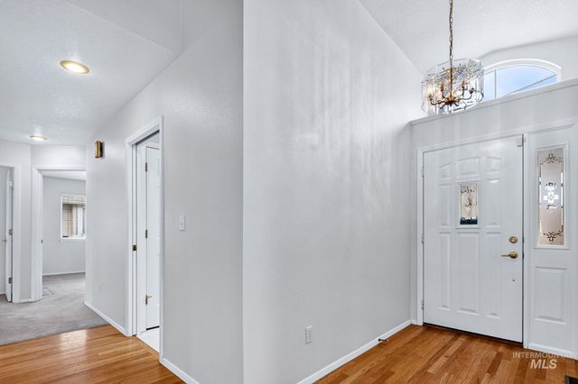 8261 W Echo Falls Ln, Garden City, ID 83714