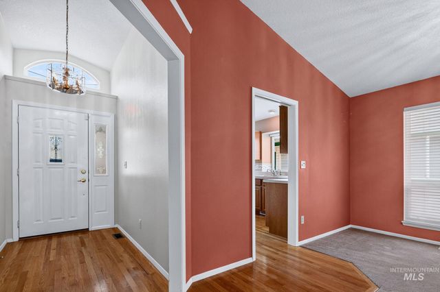 8261 W Echo Falls Ln, Garden City, ID 83714