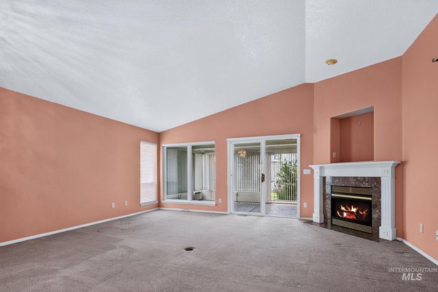 8261 W Echo Falls Ln, Garden City, ID 83714