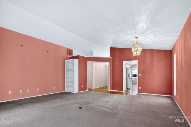 8261 W Echo Falls Ln, Garden City, ID 83714