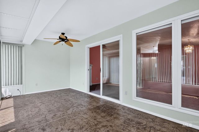 8261 W Echo Falls Ln, Garden City, ID 83714