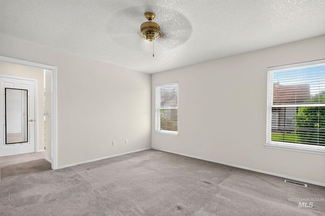 8261 W Echo Falls Ln, Garden City, ID 83714